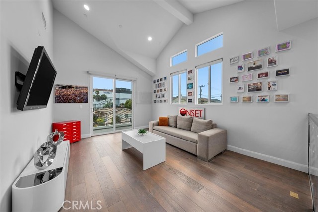 2214 Warfield Avenue, Redondo Beach, California 90278, 4 Bedrooms Bedrooms, ,3 BathroomsBathrooms,Residential,Sold,Warfield,SB24110583
