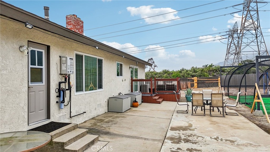https://media.crmls.org/medias/db0d57b4-87a6-4013-947c-634fce19d8fc.jpg?preset=X-Large