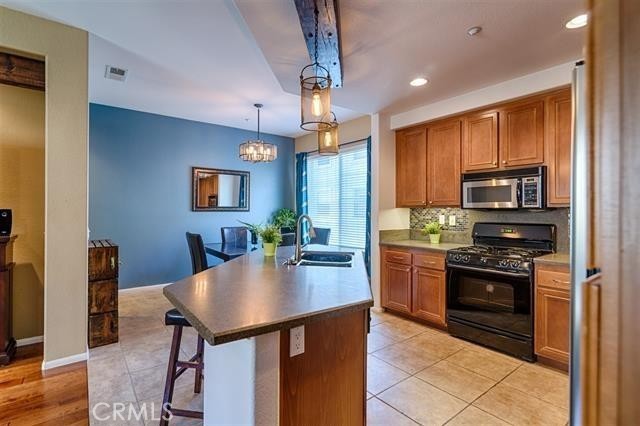 Detail Gallery Image 5 of 17 For 848 Almond, San Marcos,  CA 92078 - 2 Beds | 2/1 Baths