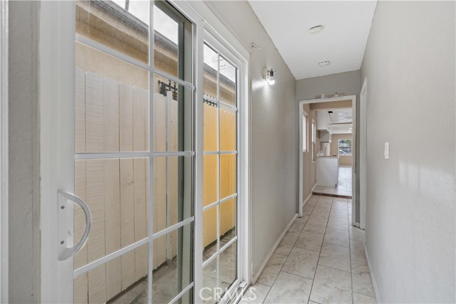 Detail Gallery Image 5 of 44 For 13032 S Main St, Los Angeles,  CA 90061 - 4 Beds | 2 Baths