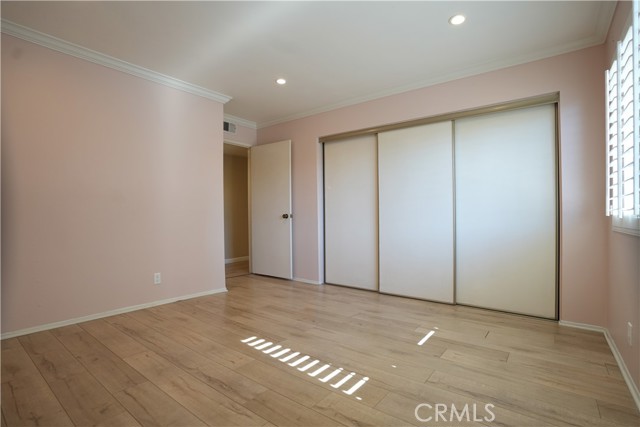 635 East Elmwood Avenue, 204 photo 17