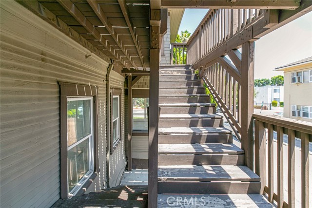 325 S Los Robles Avenue, Pasadena CA: https://media.crmls.org/medias/db104303-754a-42b9-9d3f-4b3169136e0e.jpg