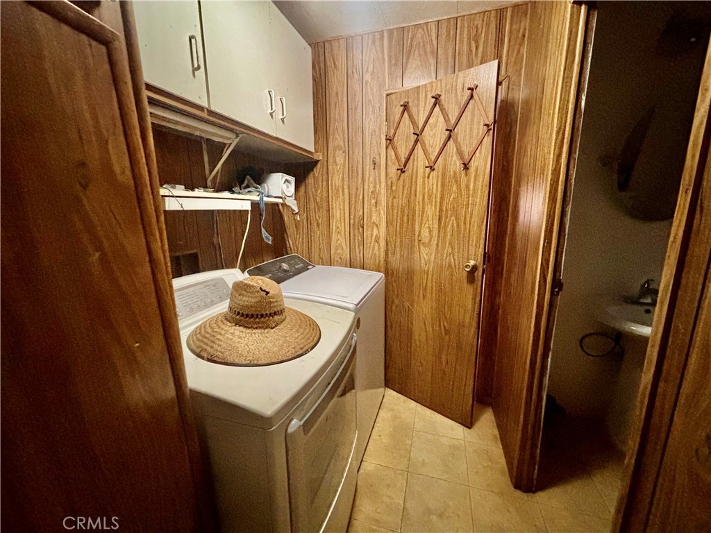 https://media.crmls.org/medias/db10870b-5e48-405f-a1bb-f39dcf13923e.jpg?preset=X-Large