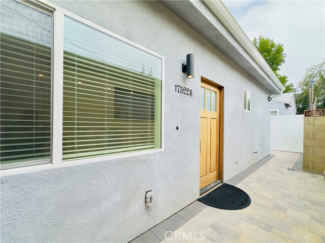 17522 1/2 Lemay Street, Lake Balboa CA: https://media.crmls.org/medias/db11e09c-7ed7-4c90-b0f9-6d09d978c57a.jpg