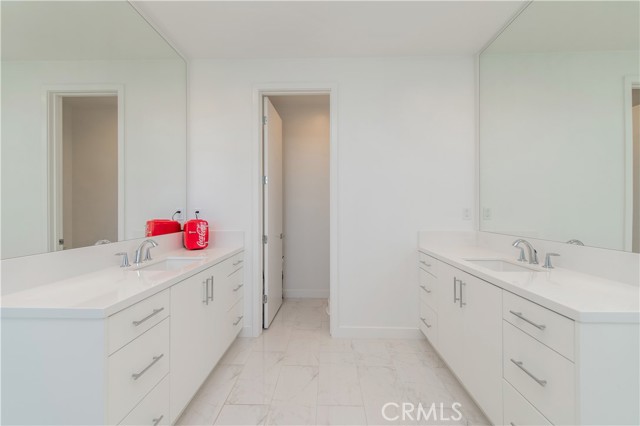 Detail Gallery Image 24 of 39 For 131 Reyes Alley, Lake Forest,  CA 92630 - 5 Beds | 4 Baths