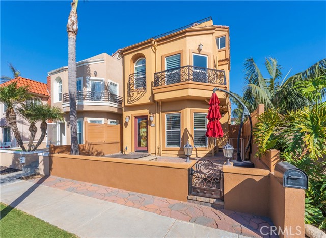 Detail Gallery Image 7 of 50 For 206 16th St, Huntington Beach,  CA 92648 - 3 Beds | 2/2 Baths