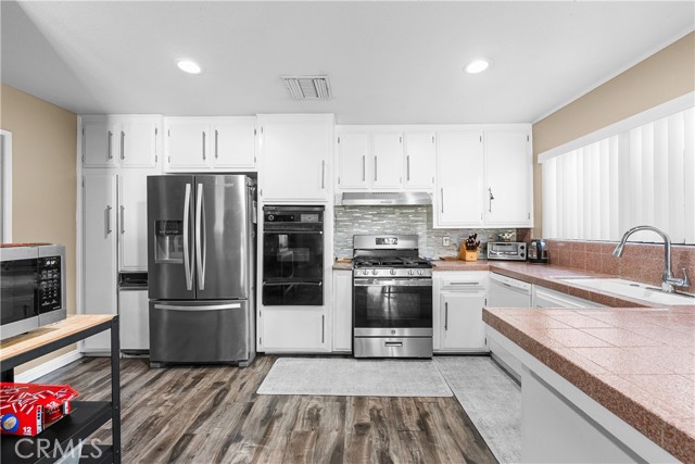 Detail Gallery Image 14 of 34 For 45228 Lorimer, Lancaster,  CA 93534 - 4 Beds | 2 Baths