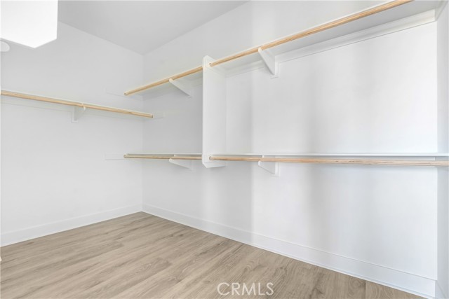 27333 Creekwood Lane, Valencia CA: https://media.crmls.org/medias/db136124-801c-4377-97e3-d1e4499a0ebb.jpg