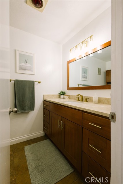 Detail Gallery Image 9 of 19 For 282 Redondo #302,  Long Beach,  CA 90803 - 2 Beds | 2 Baths