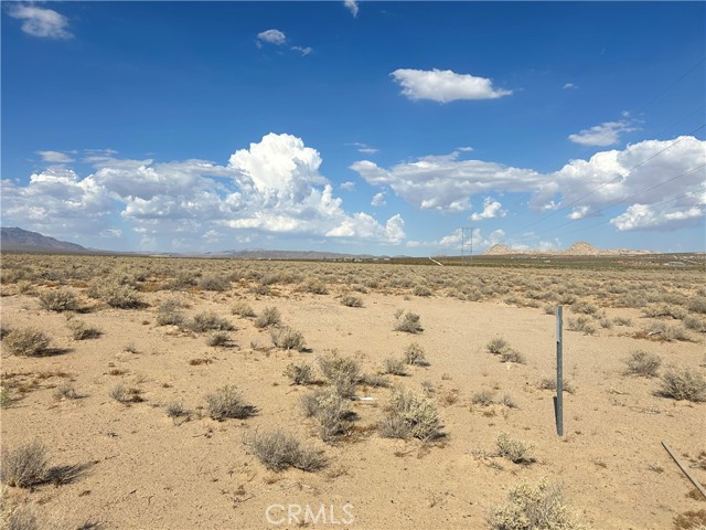 Detail Gallery Image 3 of 6 For 1 Cherokee Trl, Lucerne Valley,  CA 92356 - – Beds | – Baths