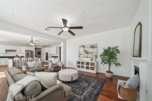 Detail Gallery Image 5 of 75 For 4805 Dovehurst Way, Fontana,  CA 92336 - 4 Beds | 4 Baths