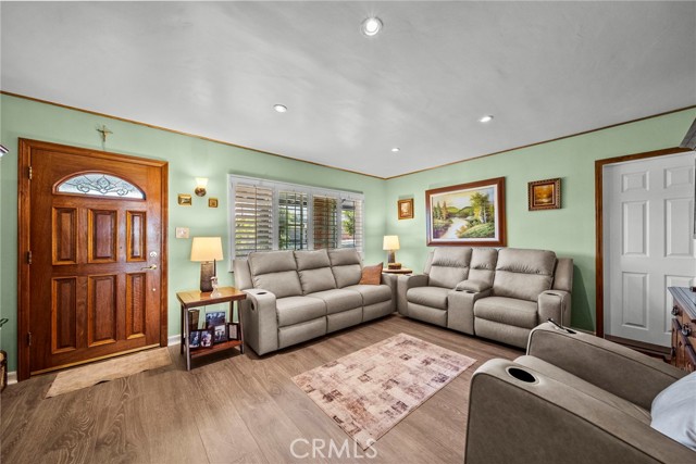 Detail Gallery Image 7 of 38 For 10111 Elkwood, Sun Valley,  CA 91352 - 3 Beds | 1 Baths