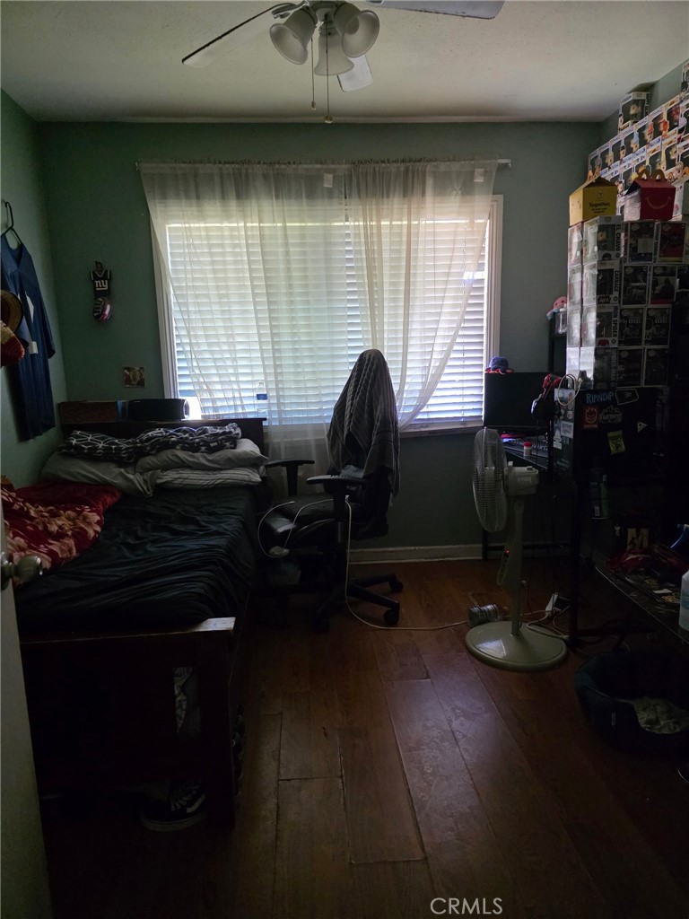 https://media.crmls.org/medias/db1570a0-2170-4950-ab88-f9187635506e.jpg?preset=X-Large