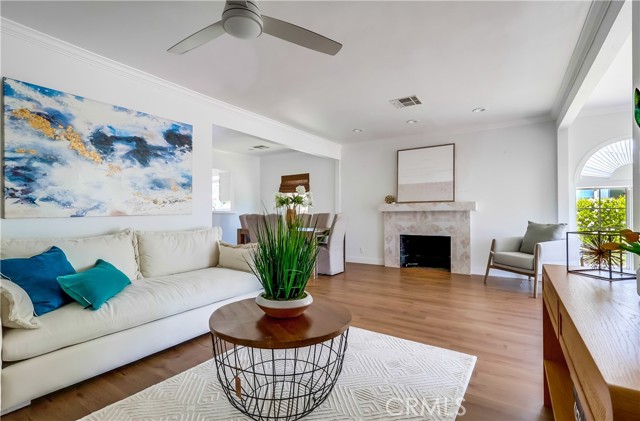 Detail Gallery Image 14 of 39 For 12506 Emelita St, Valley Village,  CA 91607 - 2 Beds | 2 Baths