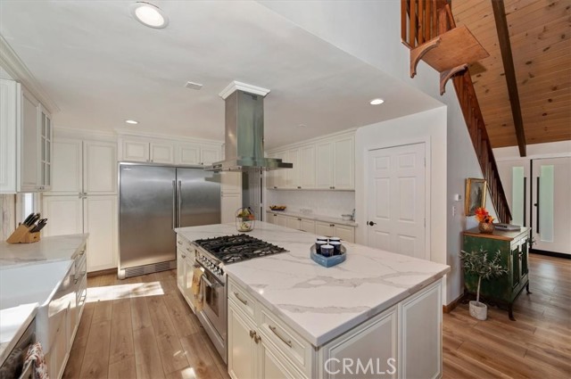 260 El Dorado Drive, Lake Arrowhead, CA 92352