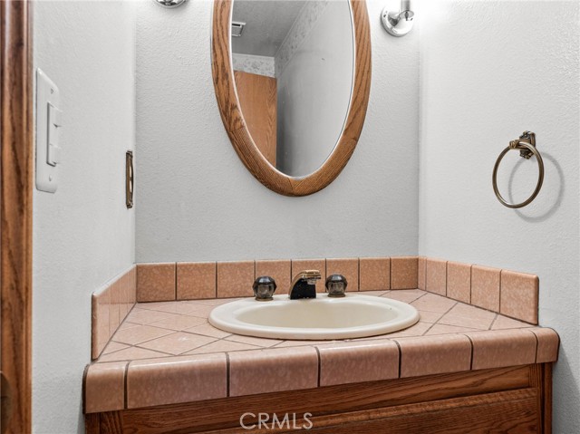 Detail Gallery Image 14 of 45 For 14053 Driftwood Dr, Victorville,  CA 92395 - 3 Beds | 2/1 Baths