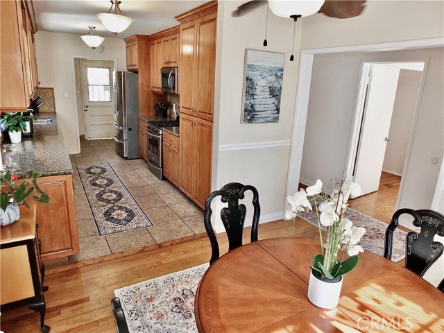 4306 Hackett Avenue, Lakewood CA: https://media.crmls.org/medias/db17ad7c-5ea5-4ffb-b011-e1077f574d0c.jpg