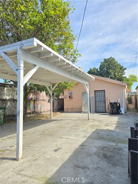 Detail Gallery Image 6 of 20 For 10529 Grape, Los Angeles,  CA 90002 - 6 Beds | 2 Baths