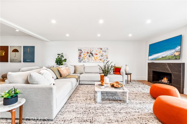 9 Jasmine Creek Dr, Corona del Mar CA: https://media.crmls.org/medias/db182919-fb38-4573-b53f-3acc3e2d9752.jpg