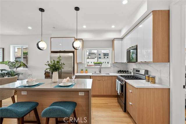 201 S Westlake Ave, Los Angeles CA: https://media.crmls.org/medias/db182e58-d22a-45dd-81a5-38947598d23c.jpg