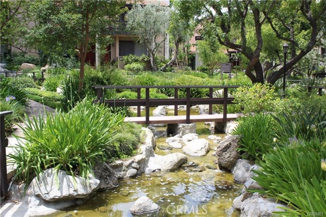 Detail Gallery Image 3 of 21 For 21820 Marylee St #225,  Woodland Hills,  CA 91367 - 3 Beds | 2/1 Baths