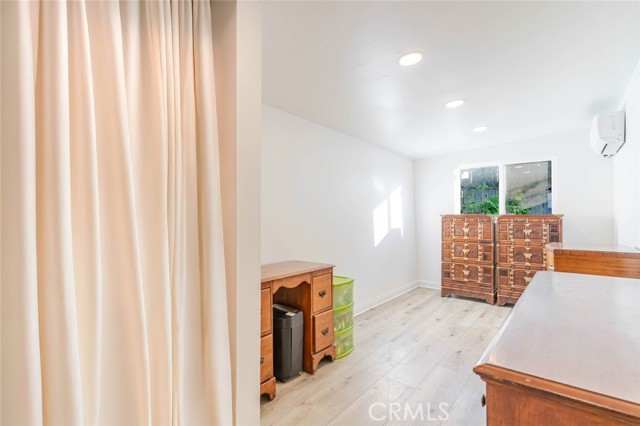 Detail Gallery Image 12 of 29 For 10434 Irma Ave, Tujunga,  CA 91042 - 2 Beds | 1 Baths
