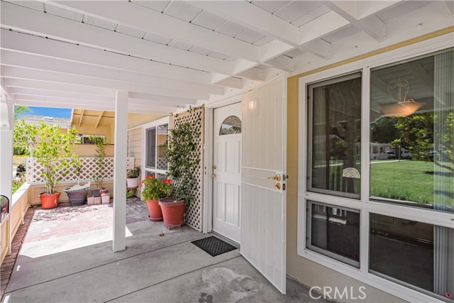 Detail Gallery Image 3 of 48 For 19223 Avenue of the Oaks #D,  Newhall,  CA 91321 - 2 Beds | 1 Baths