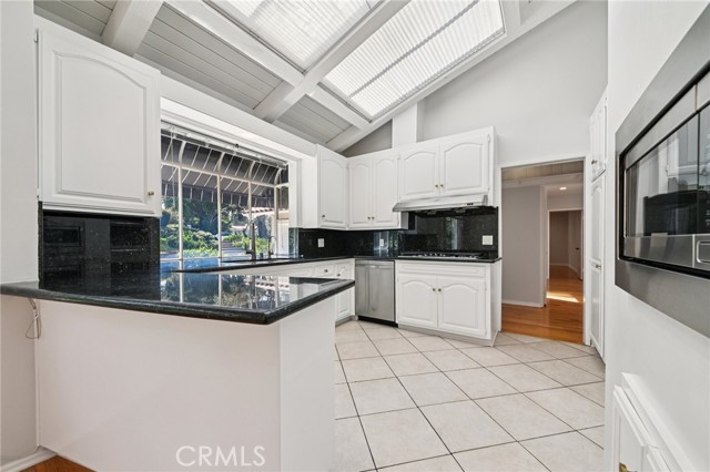 Detail Gallery Image 8 of 54 For 2415 via Sonoma, Palos Verdes Estates,  CA 90274 - 4 Beds | 3/1 Baths