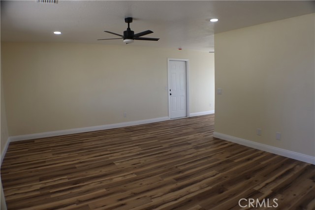 Detail Gallery Image 4 of 21 For 11426 Tamarisk, Hesperia,  CA 92345 - 2 Beds | 1 Baths