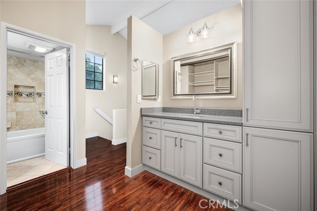 Image 21 of 38 For 700 Lake  111