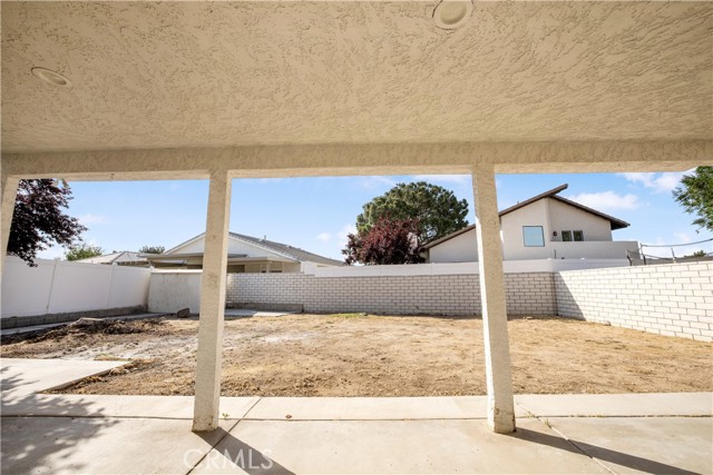 12930 Norfolk Lane, Victorville CA: https://media.crmls.org/medias/db1ae57a-02e8-4a6d-8d00-267cc5d7080b.jpg