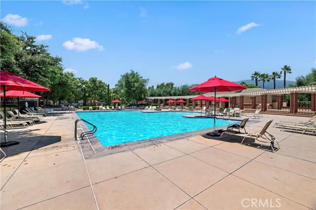 5680 Kate Way, Fontana CA: https://media.crmls.org/medias/db1ca6d2-ce1a-4d94-8d80-0738bb76928f.jpg