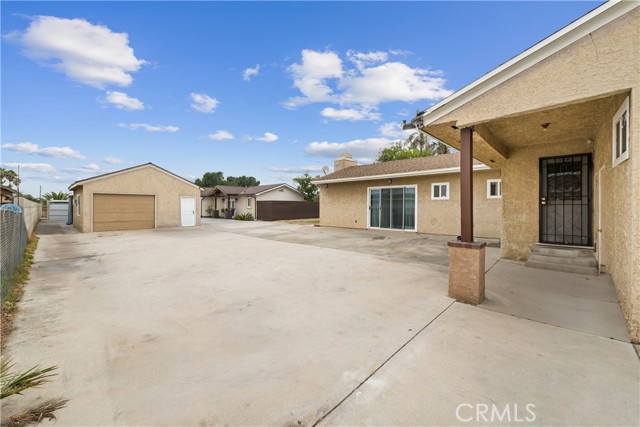 9614 Cypress Avenue, Fontana CA: https://media.crmls.org/medias/db1d333d-08d2-44eb-bc1f-c0a6f27f7737.jpg