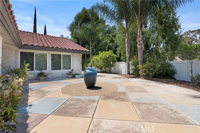 6065 Saint Augustine Drive, Riverside CA: https://media.crmls.org/medias/db1d6afe-5c4b-4820-bc9c-c30ef87de306.jpg