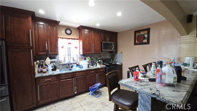 3142 W 112th W Street, Inglewood CA: https://media.crmls.org/medias/db1e0a41-df68-435c-a0e7-c0b2b7e0cd41.jpg