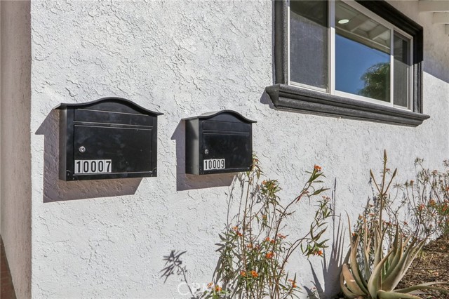 Detail Gallery Image 5 of 49 For 10007 Debra, Granada Hills,  CA 91343 - 4 Beds | 3 Baths