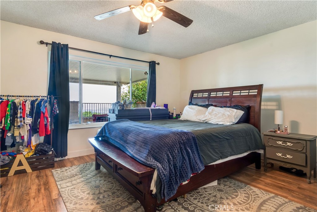 https://media.crmls.org/medias/db1e6205-eb02-4146-bf52-e71adaf61153.jpg?preset=X-Large