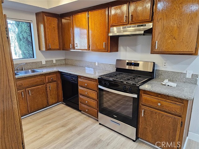 Detail Gallery Image 7 of 22 For 8331 Cedros Ave #14,  Panorama City,  CA 91402 - 2 Beds | 2 Baths