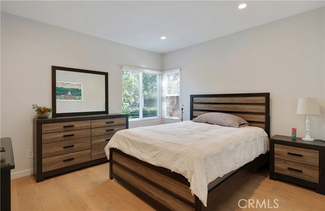 Detail Gallery Image 12 of 28 For 2264 23rd St, Santa Monica,  CA 90405 - 3 Beds | 2 Baths