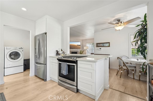 Detail Gallery Image 11 of 28 For 1120 9th St, Hermosa Beach,  CA 90254 - 2 Beds | 1 Baths