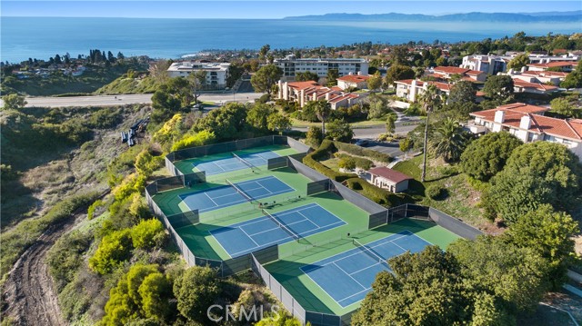 19 Coraltree Lane, Rolling Hills Estates CA: https://media.crmls.org/medias/db20c8ce-e74f-4c6a-89ed-0d39efdfb6fe.jpg