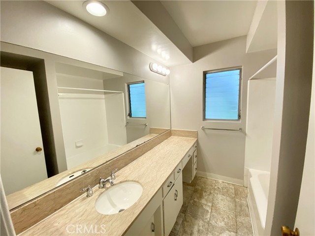 Detail Gallery Image 8 of 9 For 3335 Triangle Pl #5,  Glendale,  CA 91208 - 1 Beds | 1 Baths