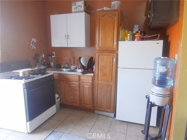 Detail Gallery Image 4 of 11 For 8310 S Broadway, Los Angeles,  CA 90003 - – Beds | – Baths