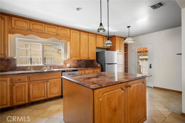 2225 East Glenoaks Boulevard photo 13