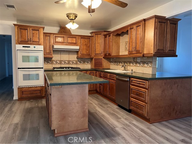 Detail Gallery Image 4 of 11 For 15289 Yorba Ave, Chino Hills,  CA 91709 - 4 Beds | 3 Baths