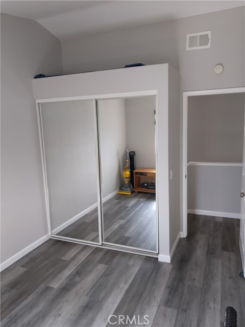 Image 12 of 17 For 7368 Greenhaven Avenue 33