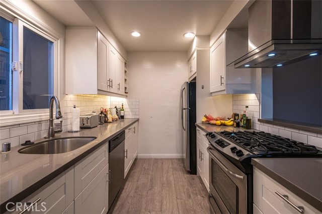 Detail Gallery Image 18 of 19 For 231 Longfellow Ave, Hermosa Beach,  CA 90254 - 4 Beds | 2 Baths