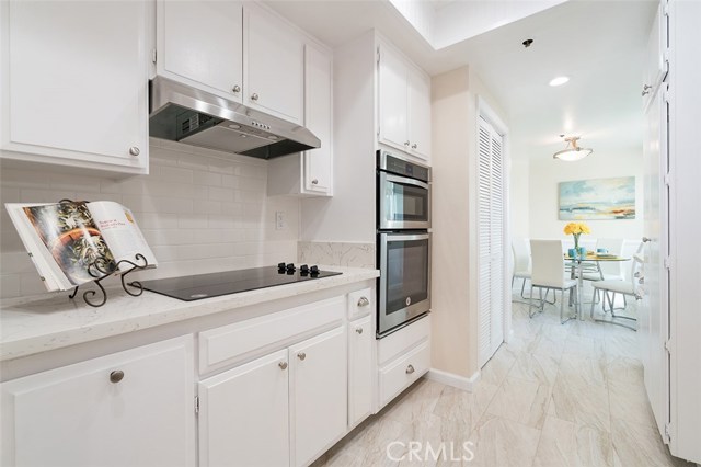 520 The Village, Redondo Beach, California 90277, 2 Bedrooms Bedrooms, ,2 BathroomsBathrooms,Residential,Sold,The Village,SB17117479