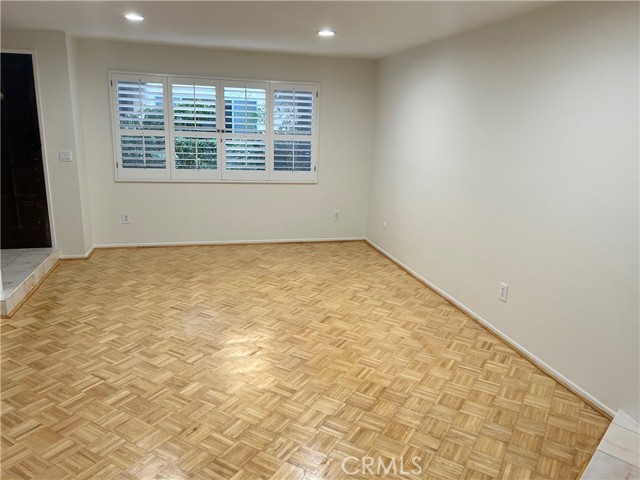 Detail Gallery Image 3 of 9 For 13112 Moorpark St #2,  Sherman Oaks,  CA 91423 - 2 Beds | 2/1 Baths