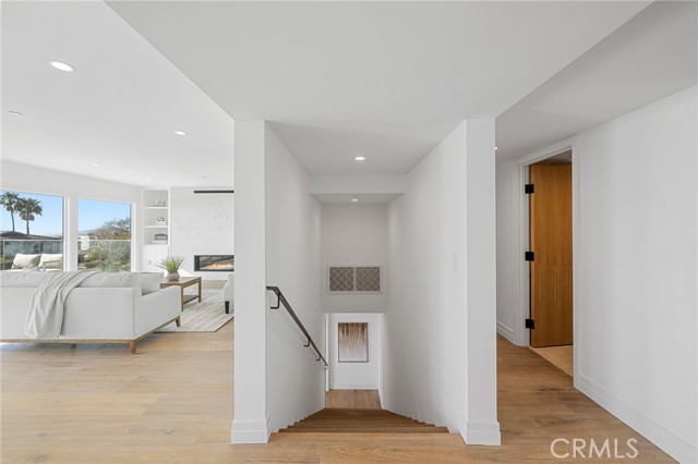 Detail Gallery Image 16 of 42 For 723 Balboa Ave, Laguna Beach,  CA 92651 - 4 Beds | 4 Baths